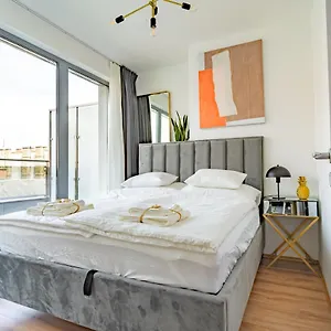  Appartement ~ Roof Terrace/ac/indoor Parking
